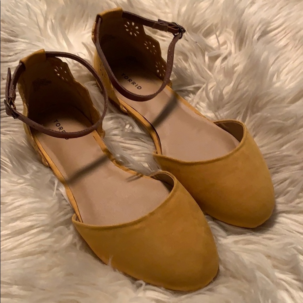 BNWOT Torrid - Mustard Yellow with Leather Straps